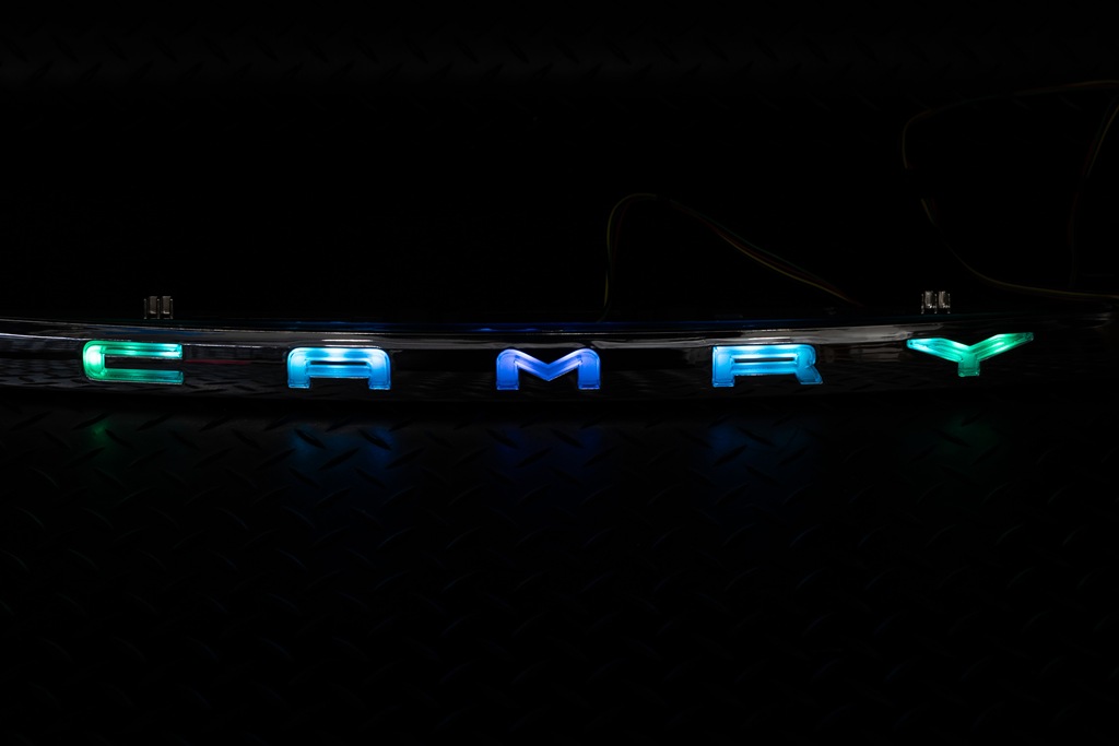 カムリ 社外リアガーニッシュ LED加工