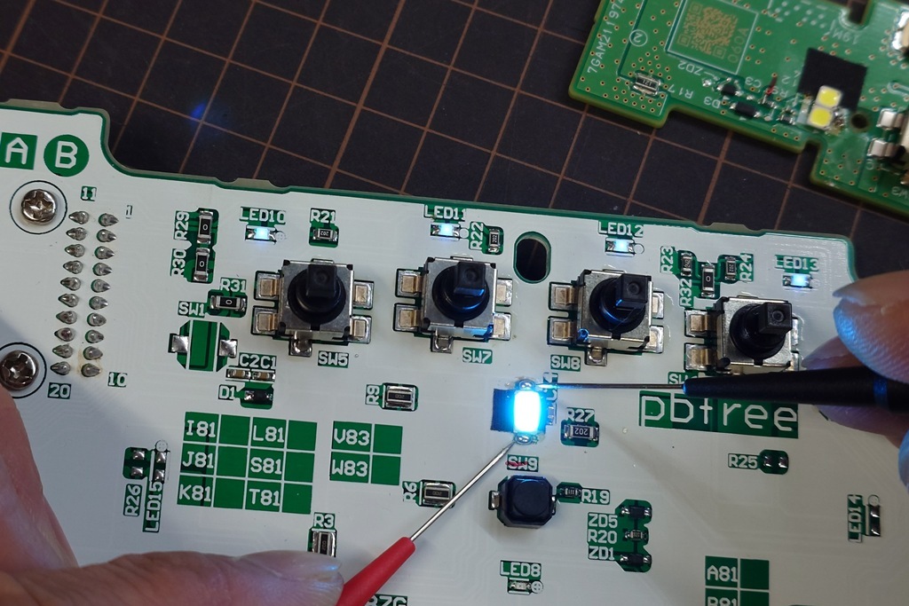 クラウンクロスオーバー 純正LEDルームランプ打ち替え