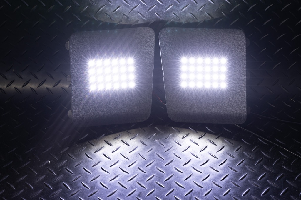 アウトバック 純正パネル加工LEDラゲッジランプ