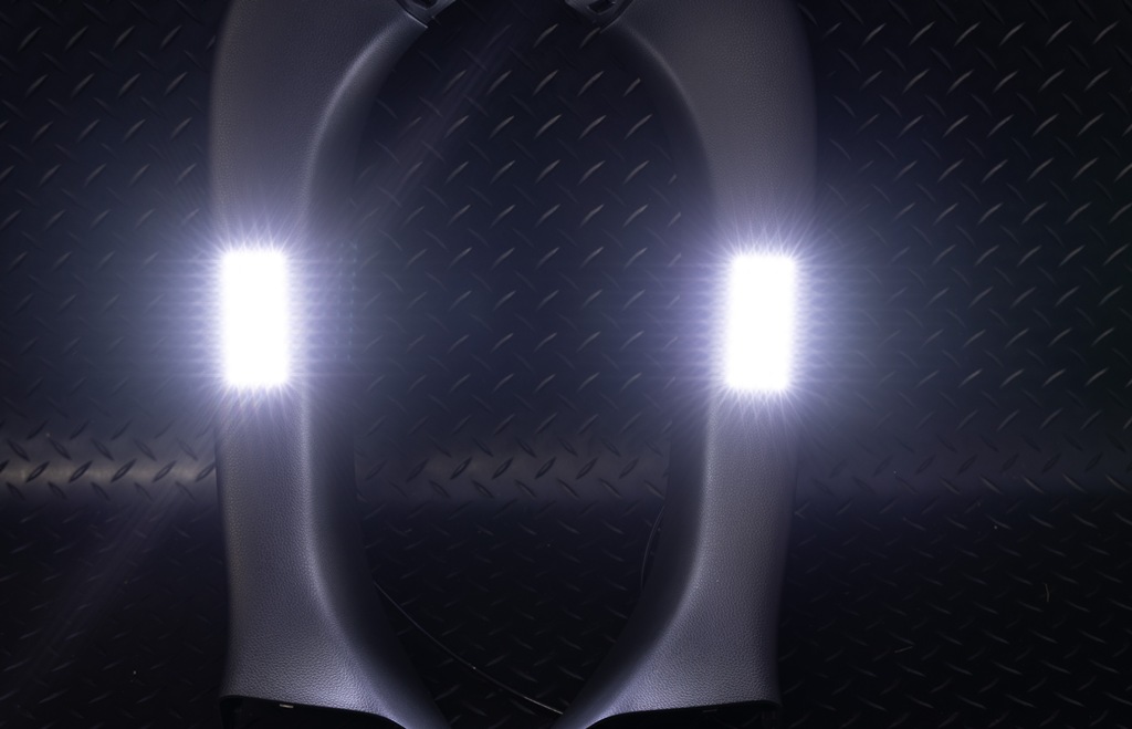 アウトバック 純正パネル加工LEDラゲッジランプ