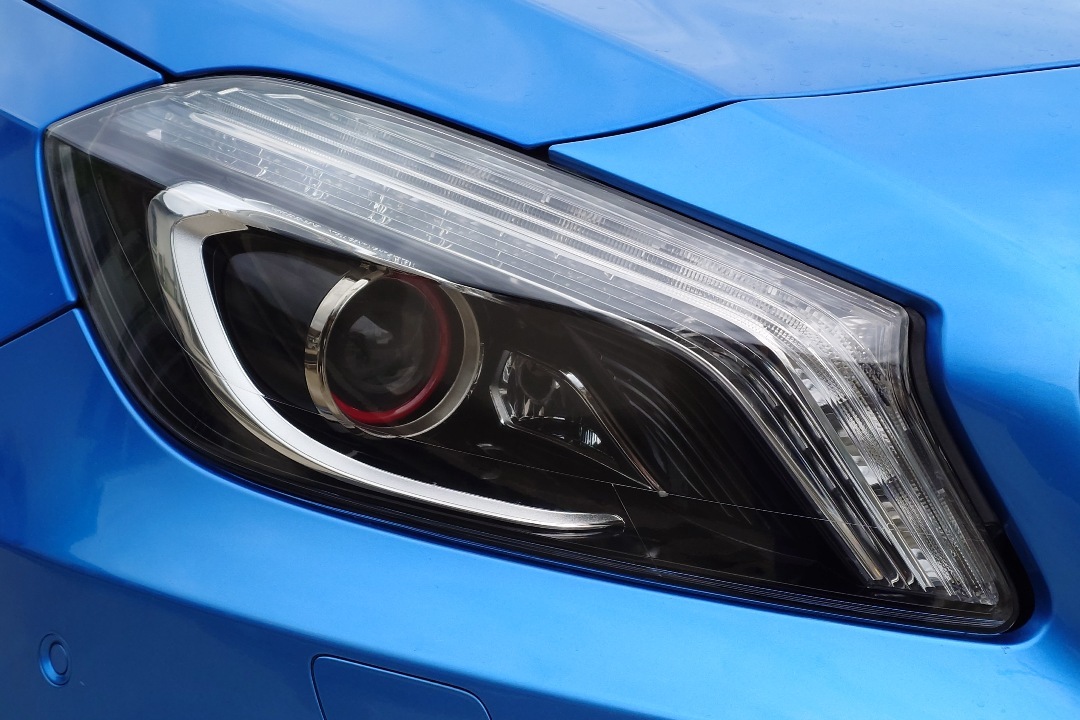 メルセデスベンツ Aクラス ヘッドライト 社外レンズ