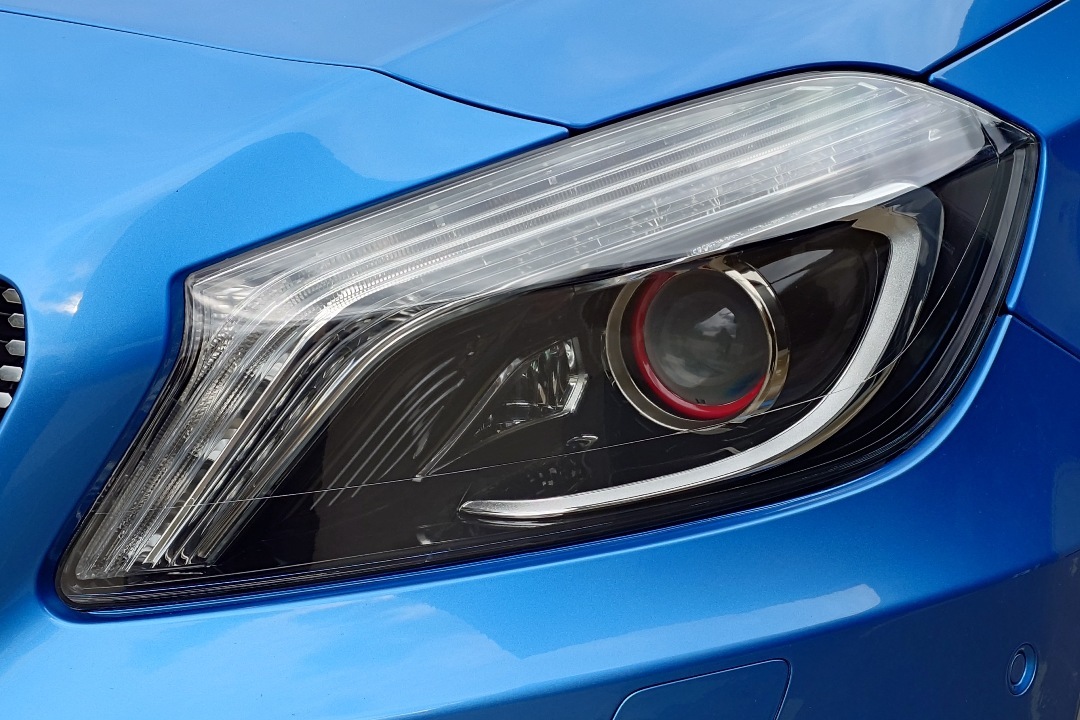 メルセデスベンツ Aクラス ヘッドライト 社外レンズ