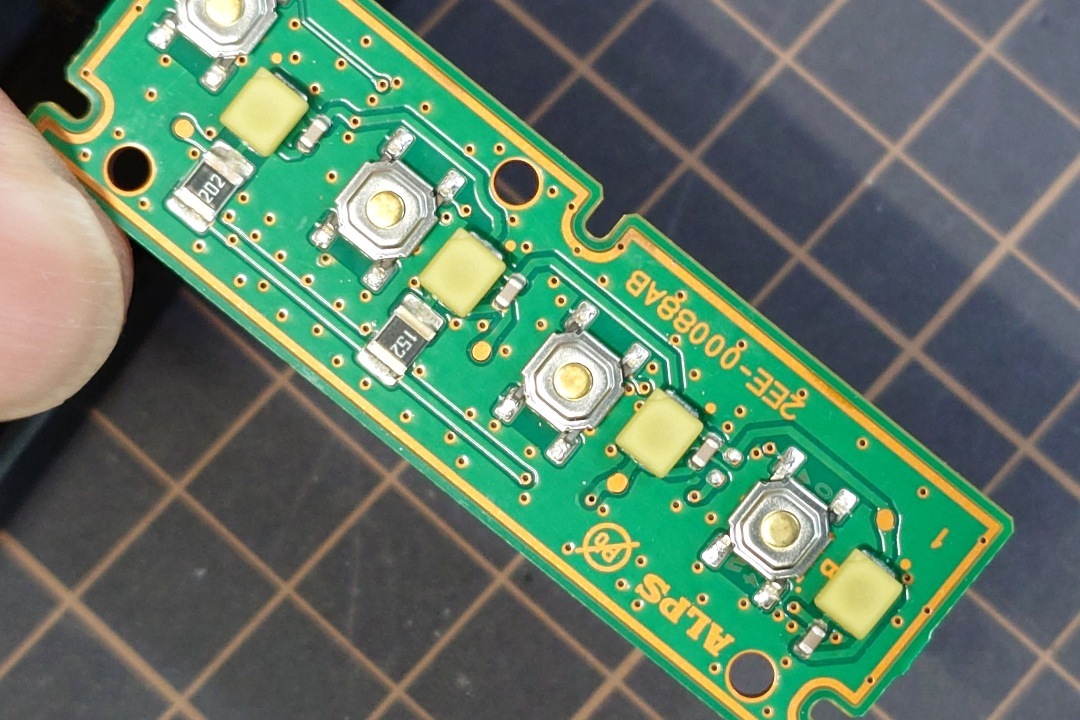 ランドローバー イヴォーグ エアコンパネル修理 LED不点灯