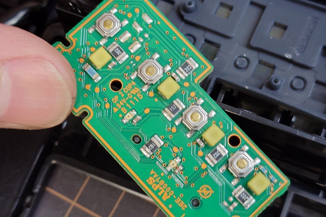 ランドローバー イヴォーグ エアコンパネル修理 LED不点灯