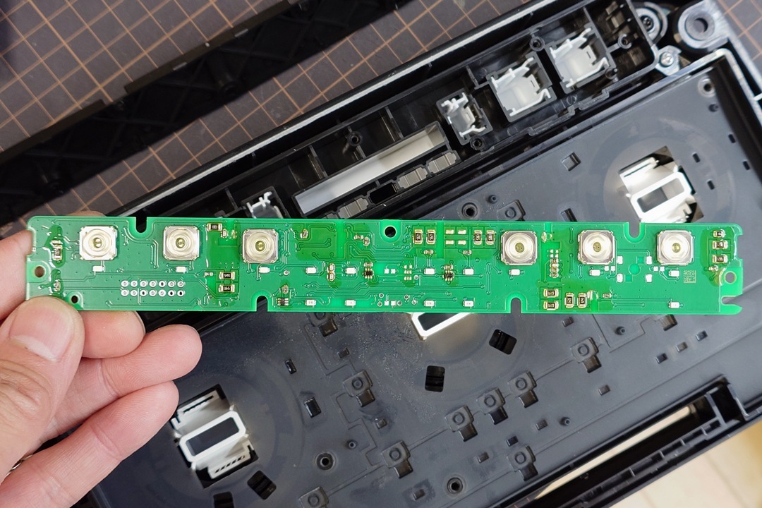 ランドローバー イヴォーグ エアコンパネル修理 LED不点灯