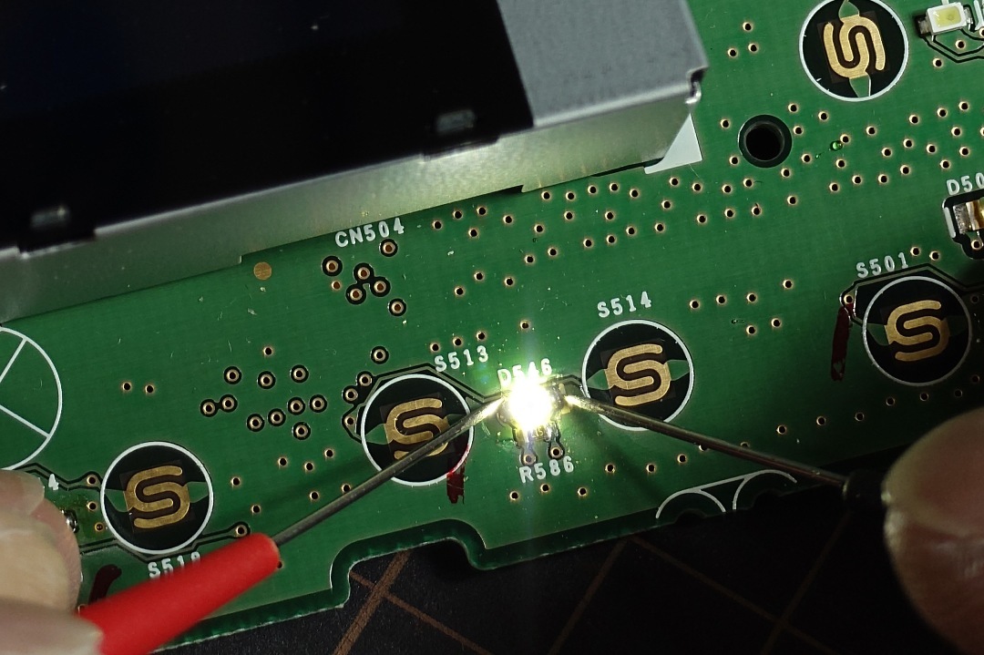 レクサス LS460h マークレビンソン エアコンパネル LED不点灯修理