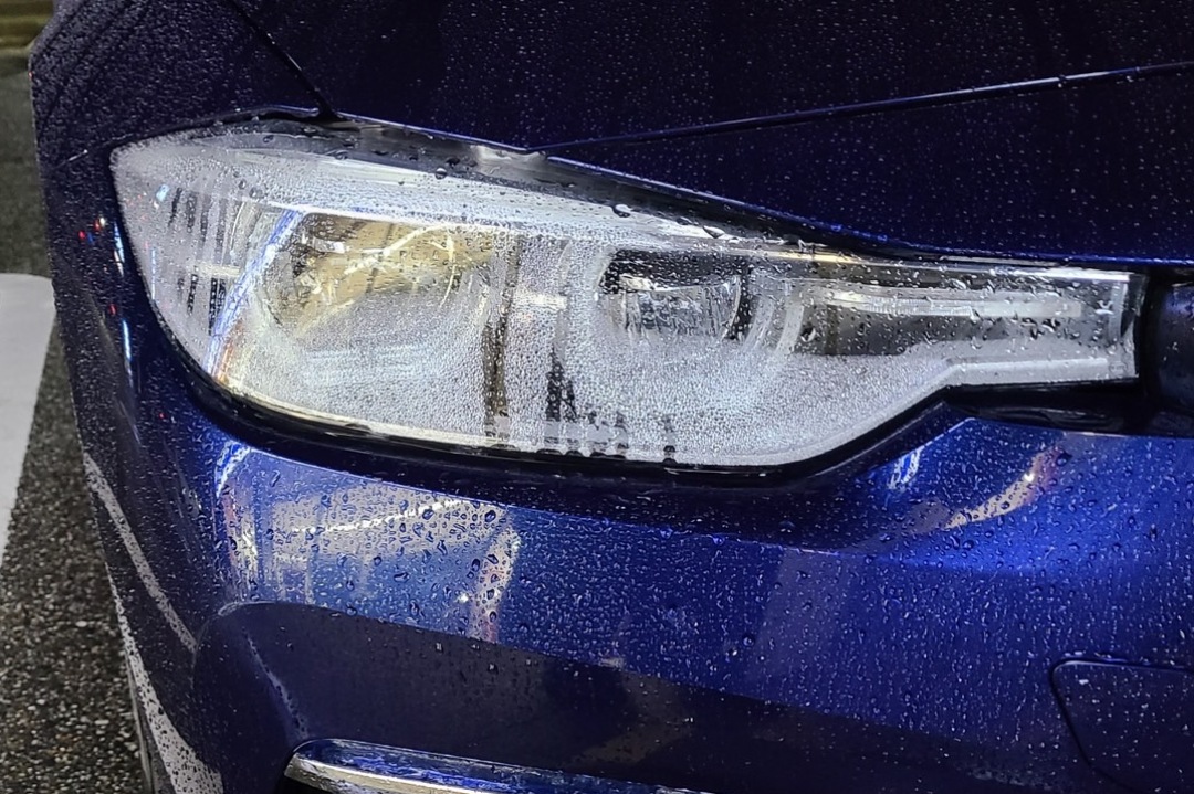 BMW ヘッドライト クリーニング/防水処理