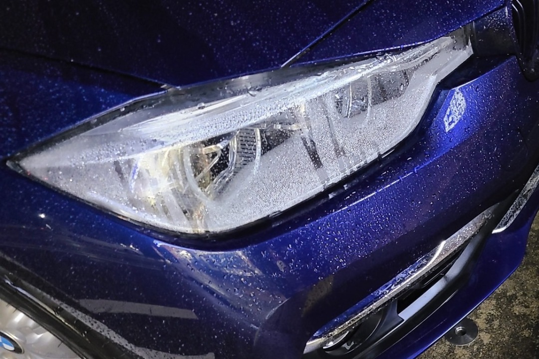 BMW ヘッドライト クリーニング/防水処理