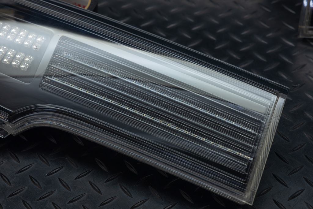 E52 エルグランド 他社加工LEDテールランプ 修理/追加加工