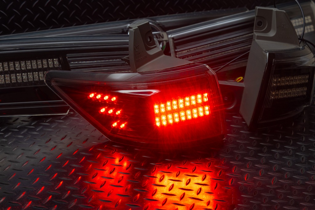 E52 エルグランド 他社加工LEDテールランプ 修理/追加加工