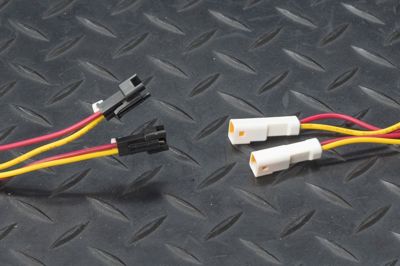 RV5/6 ヴェゼル 後期車両へ前期用社外テールランプ取り付け