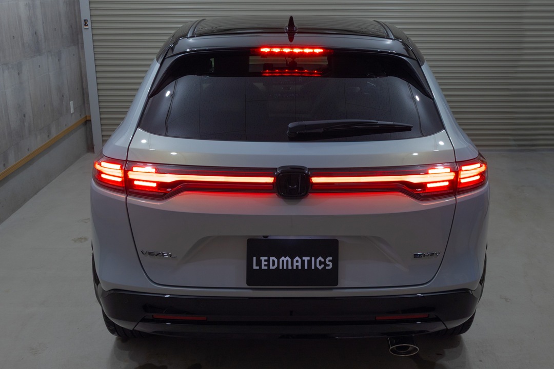 RV5/6 ヴェゼル 後期車両へ前期用社外テールランプ取り付け