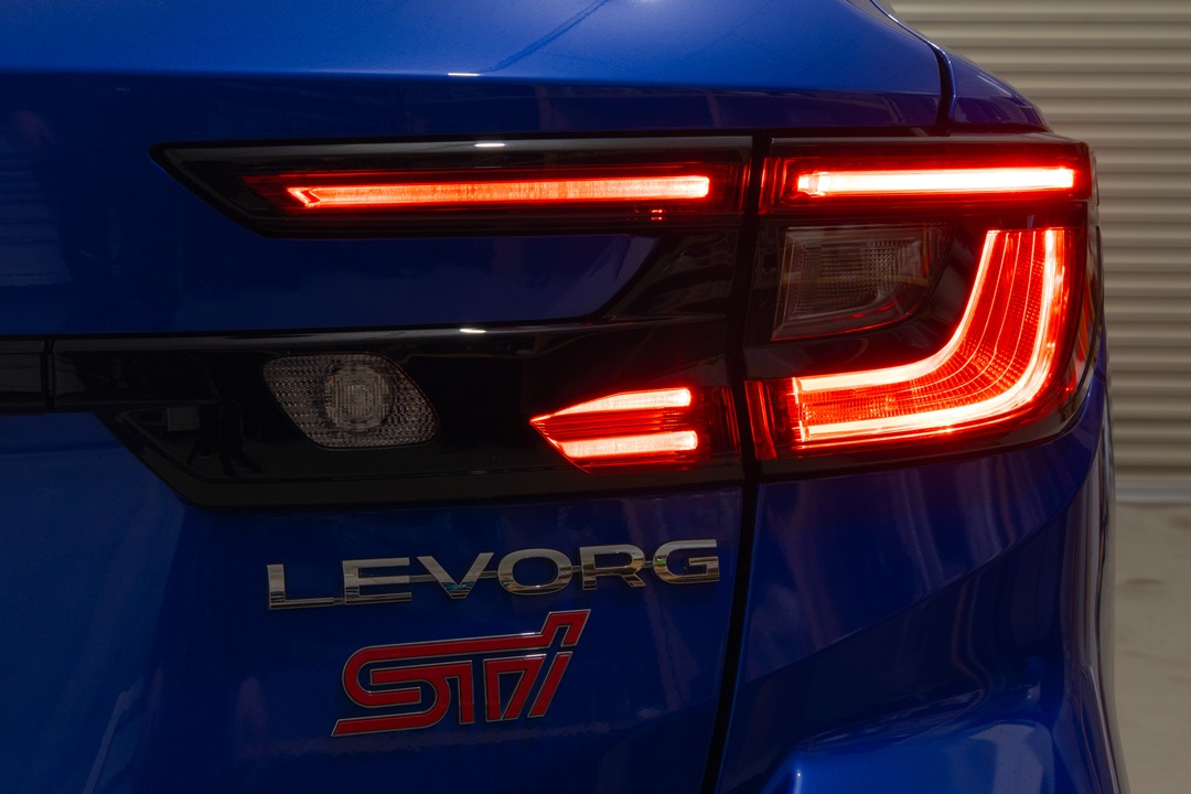 VN レヴォーグ 純正加工LED増設テールランプ 福井から取り付けでご来店