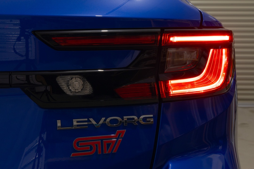 VN レヴォーグ 純正加工LED増設テールランプ 福井から取り付けでご来店