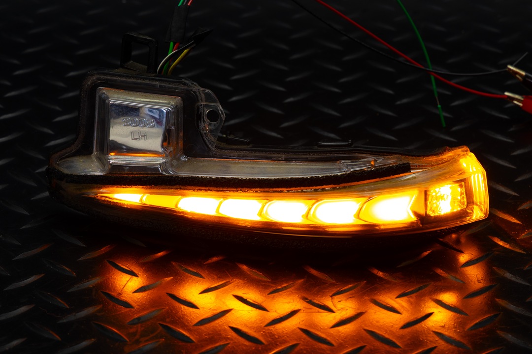 200系 ハイエース 社外ドアミラーウインカー LED修理