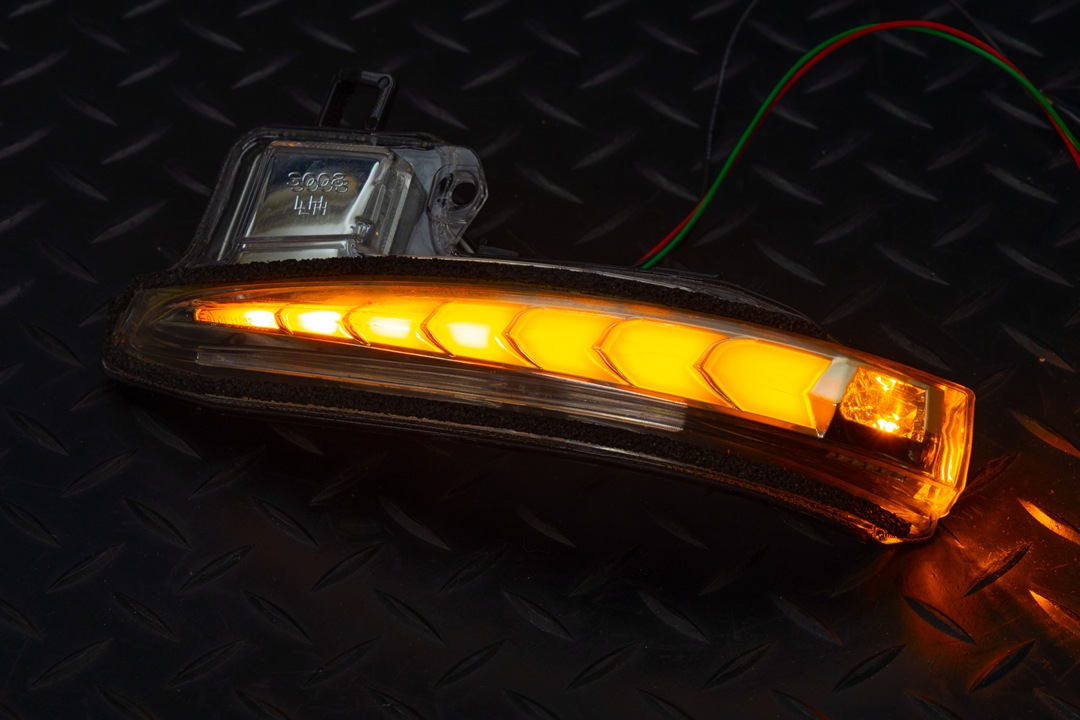 200系 ハイエース 社外ドアミラーウインカー LED修理