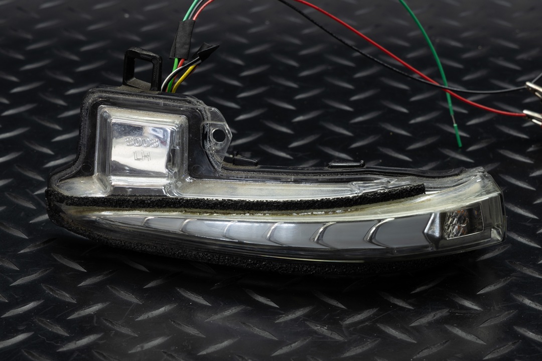 200系 ハイエース 社外ドアミラーウインカー LED修理