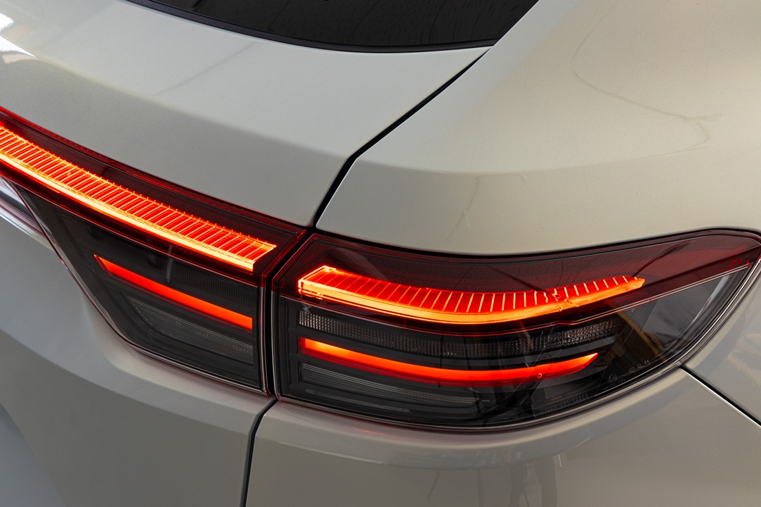 RV5/6 ヴェゼル 前期車両 後期テール移植のためご来店