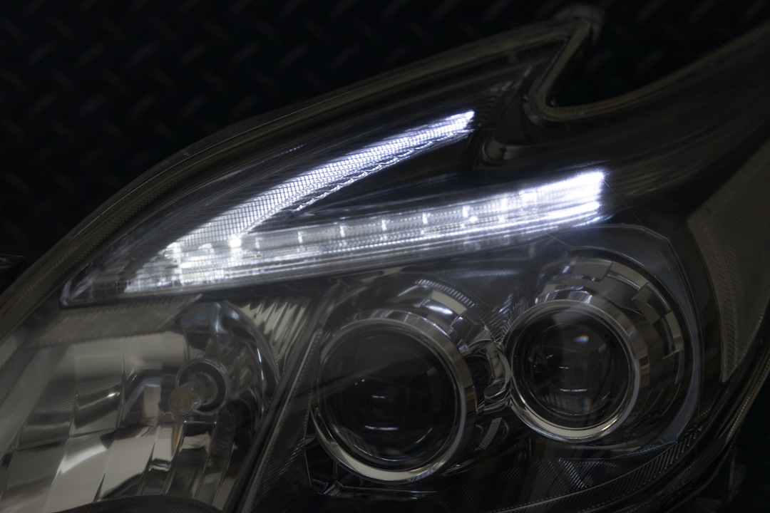 30系 プリウス ヘッドライトLED修理