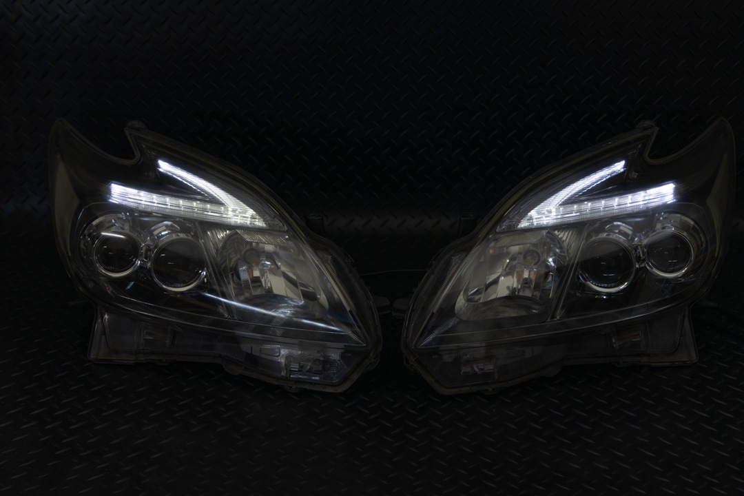 30系 プリウス ヘッドライトLED修理