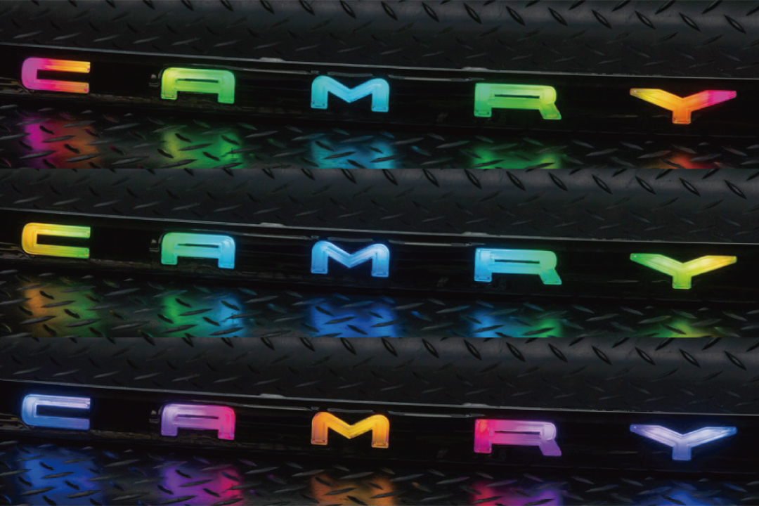 AXVH70 カムリ 社外LEDリアガーニッシュ フルカラー加工