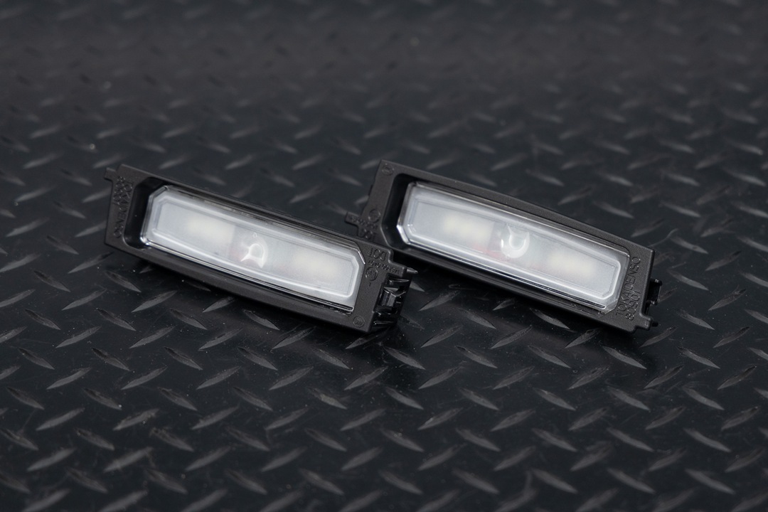 60系 プリウス 純正加工LEDナンバー灯