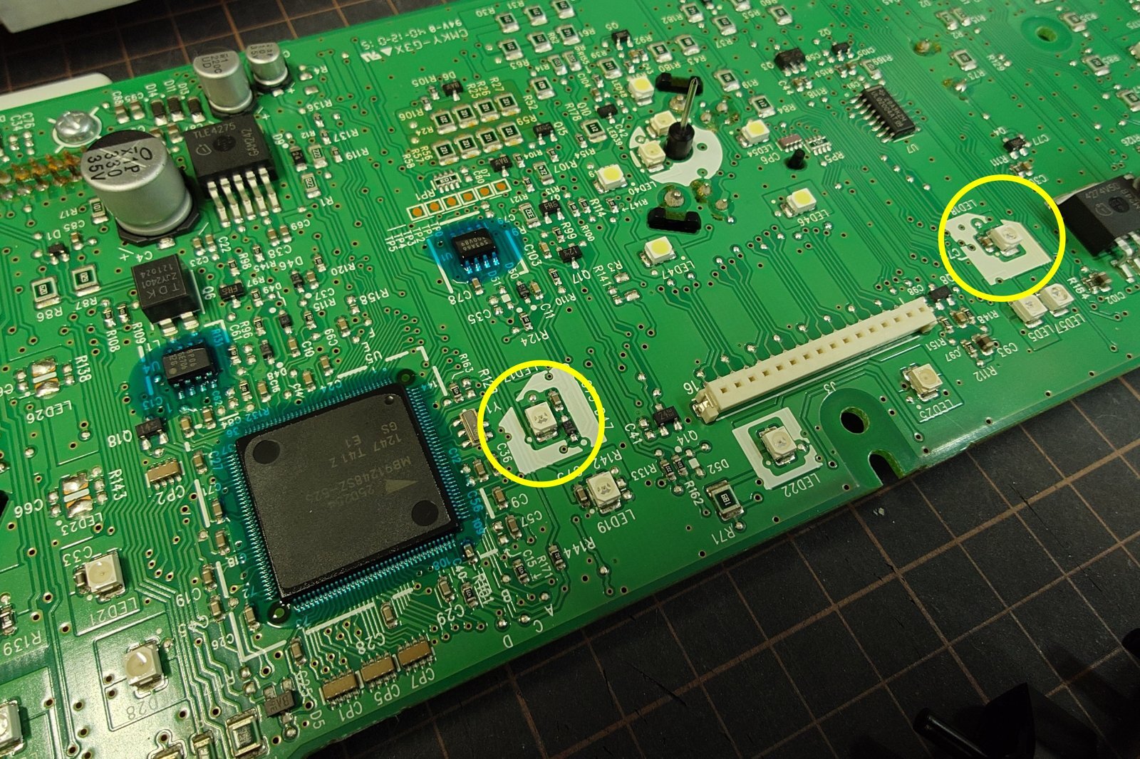 トヨタ タコマ メーター ウインカーLED不点灯修理