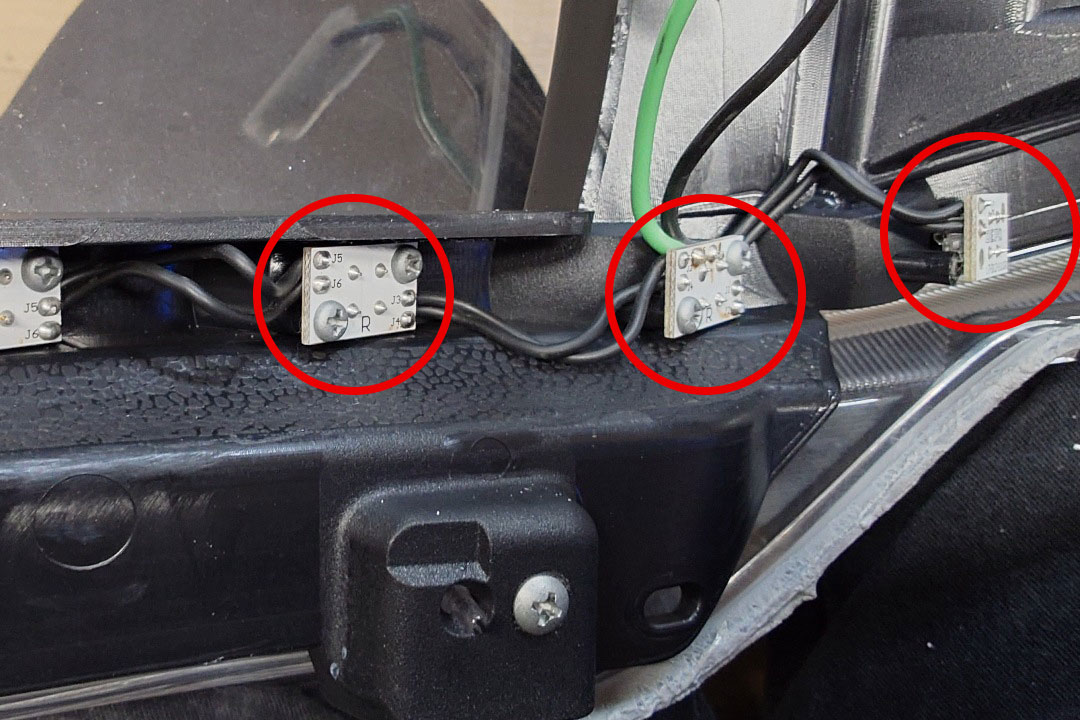 200系 ハイエース 社外ヘッドライト LEDデイライト修理