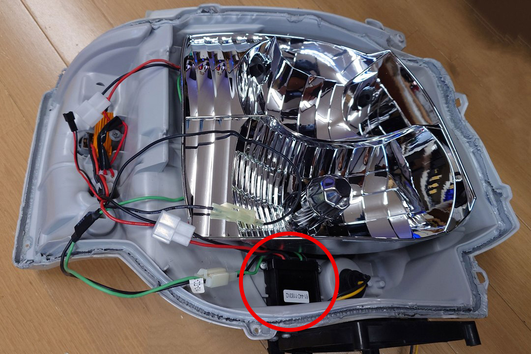 200系 ハイエース 社外ヘッドライト LEDデイライト修理