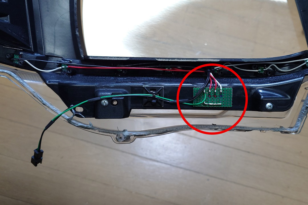 200系 ハイエース 社外ヘッドライト LEDデイライト修理
