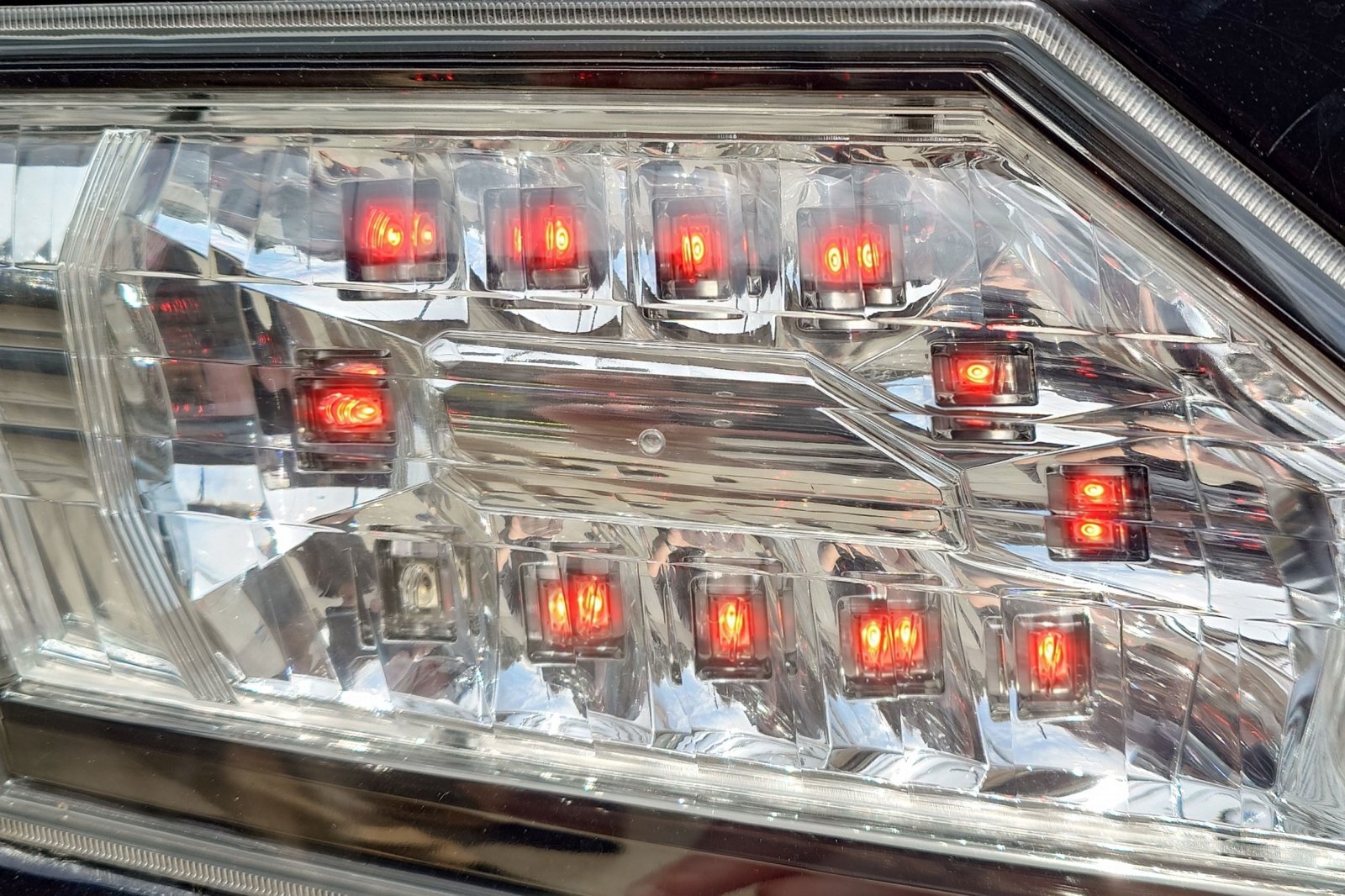 20系 ヴェルファイア 純正テールランプ LED不点灯修理