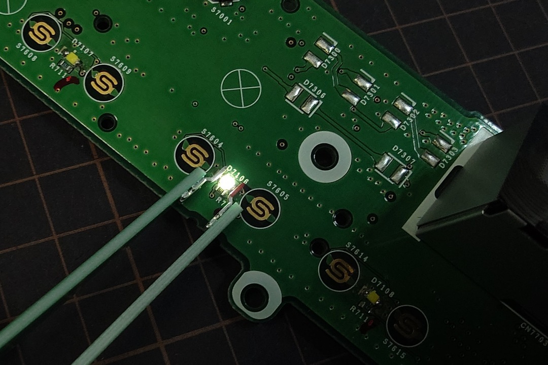 レクサス LS460h エアコンパネル LED不点灯修理