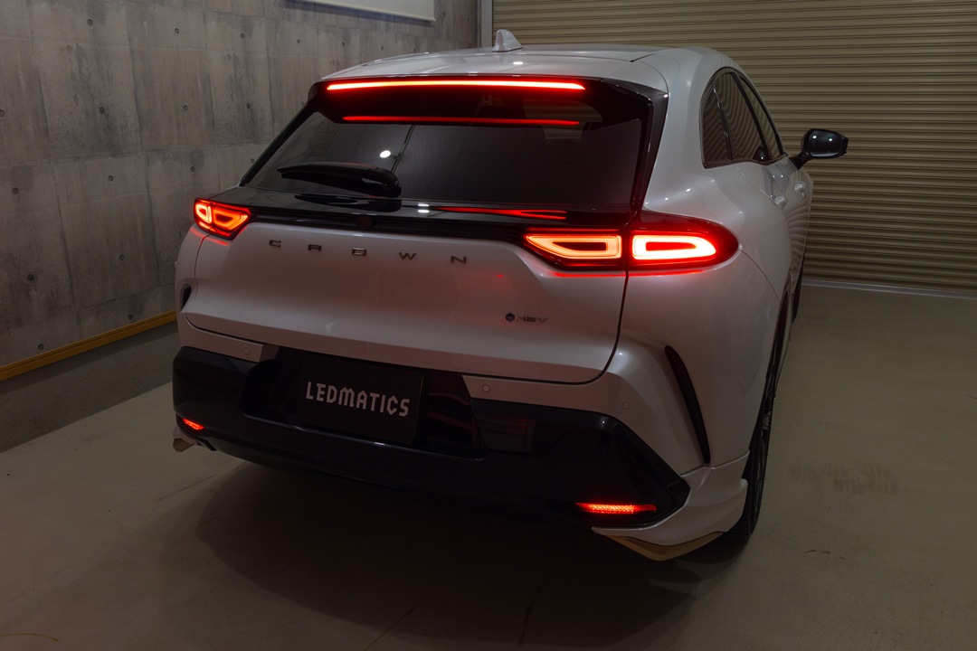 AZSH36W/AZSH37W クラウンスポーツ 純正加工LEDリフレクター取り付け 福井県からご来店