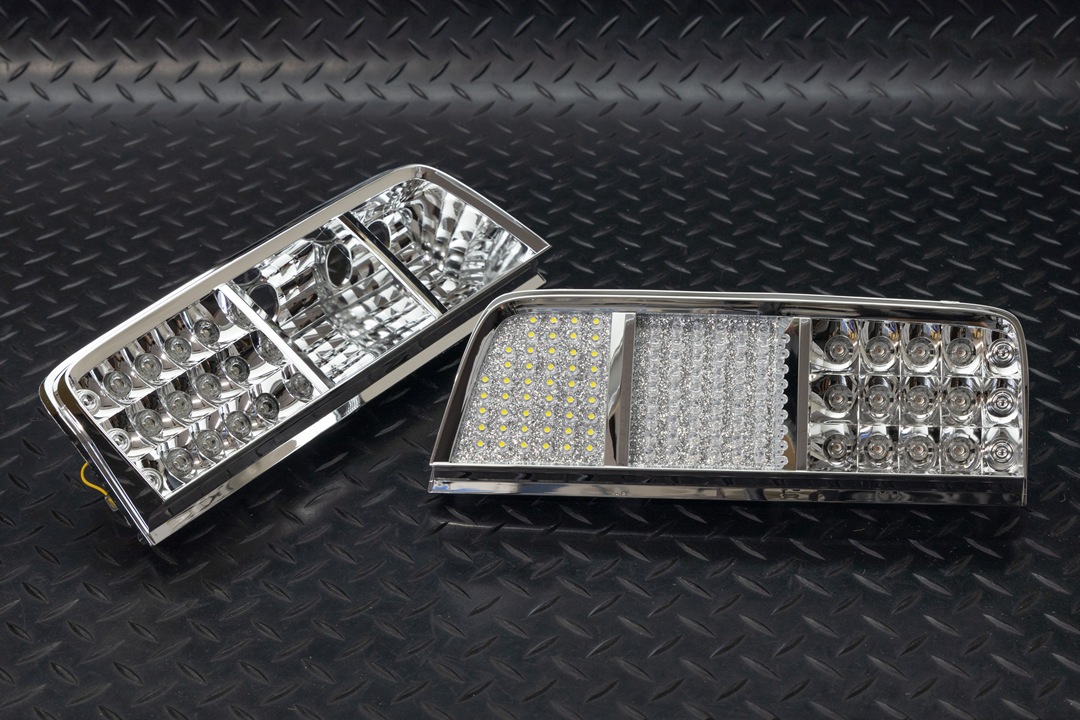 E52 エルグランド 純正加工LEDテールランプ アッパーテール/ロアテール