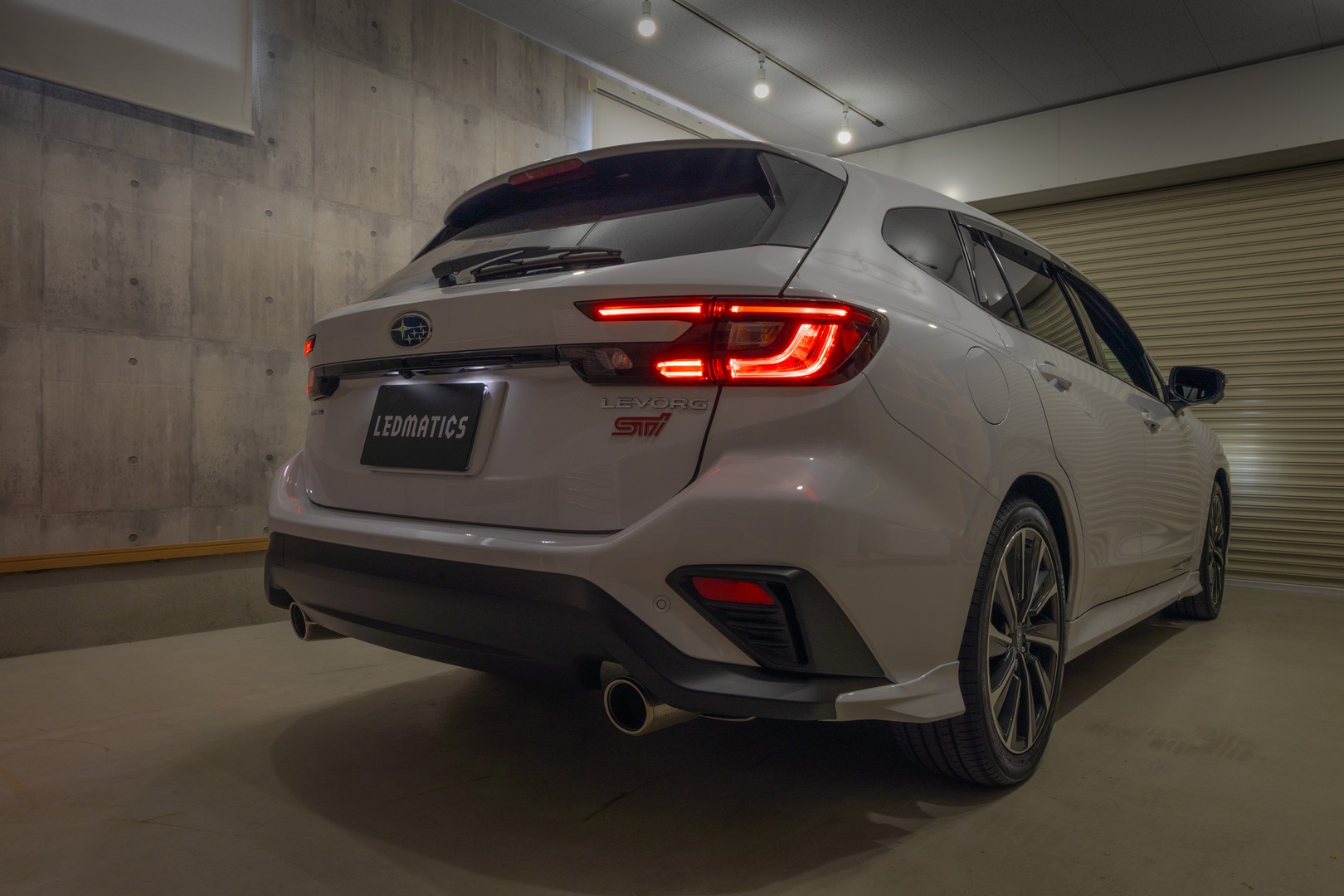 LEDMATICSのガレージで施工する車両
